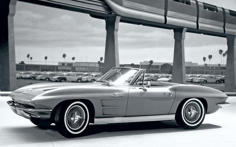 Illustration for article titled Spot-the-Difference - A Rare Early C2 Corvette